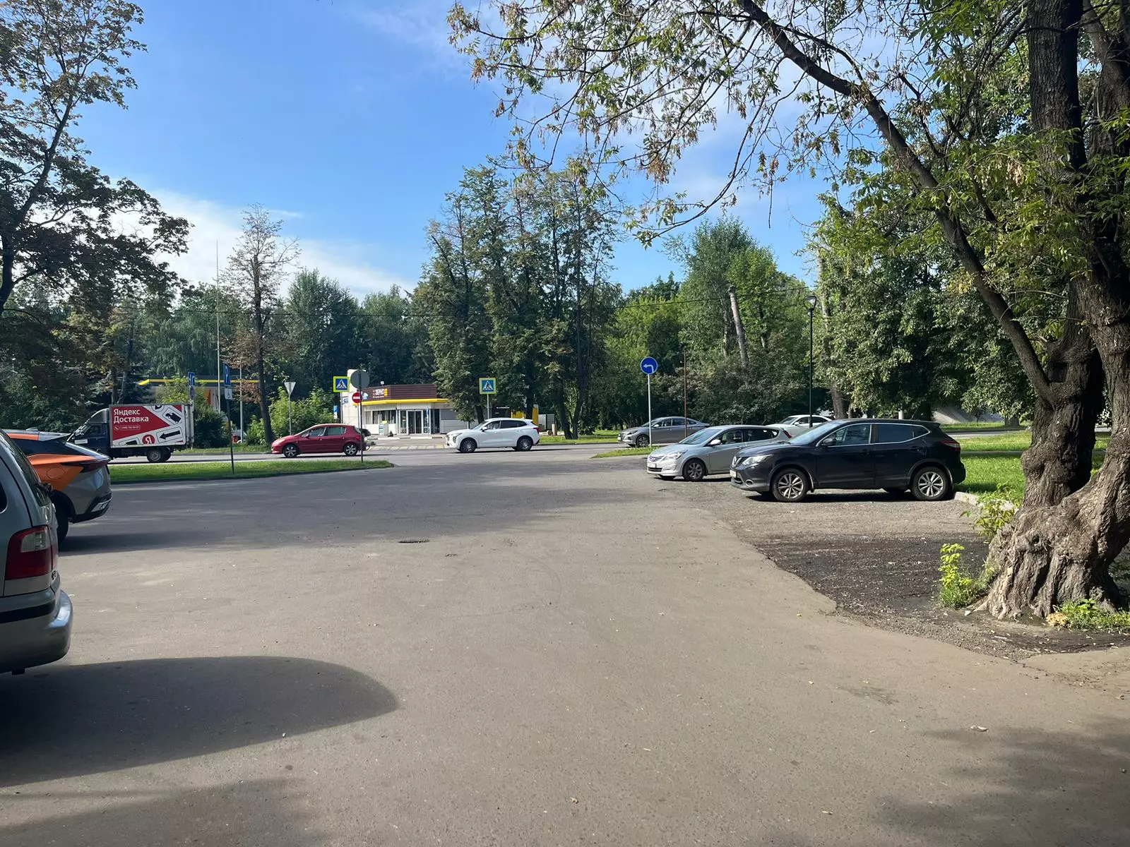 Парковка клиники